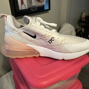 Womens Nike airmax 270